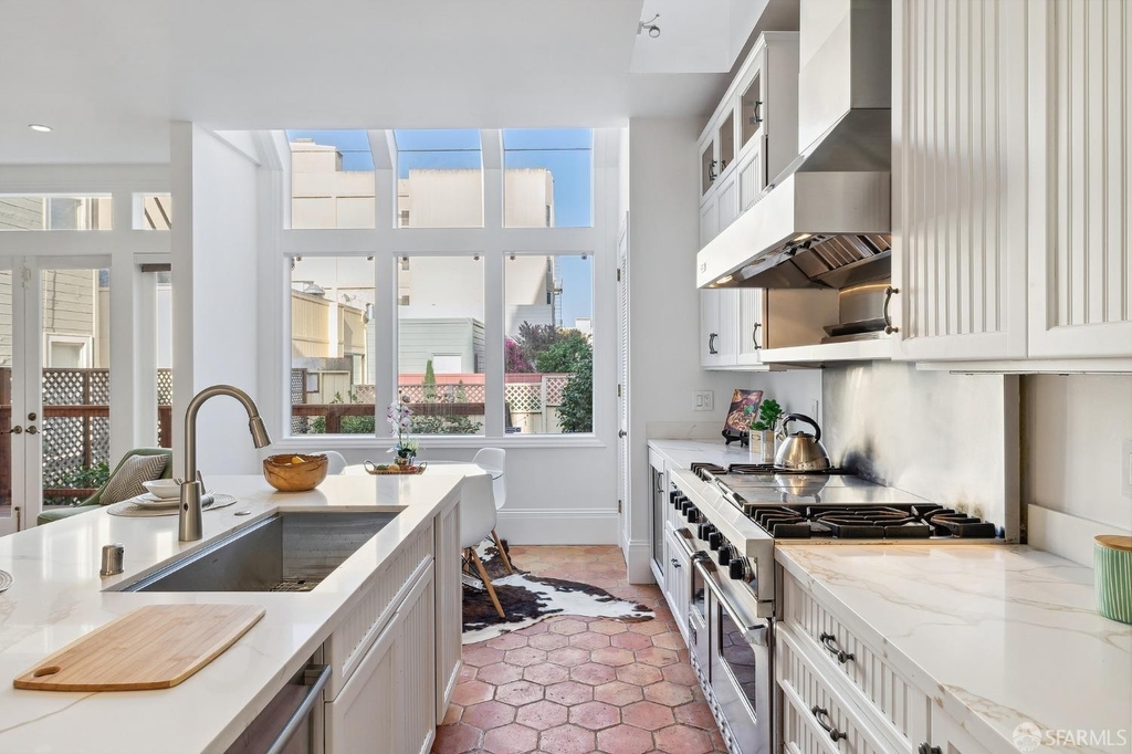 2512 Octavia Street - Photo 3
