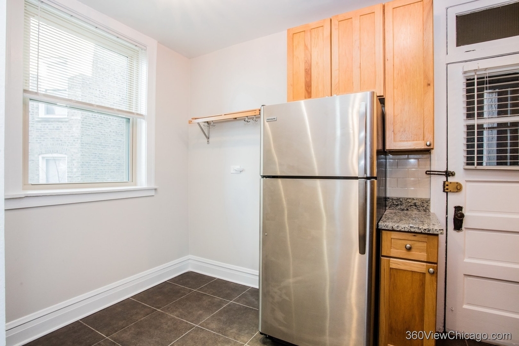 2206 W Winnemac Avenue - Photo 11