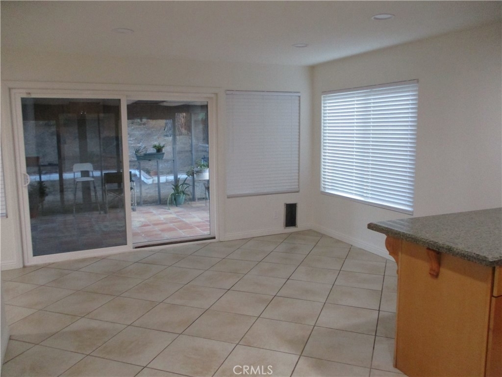 870 Sequoia Street - Photo 3