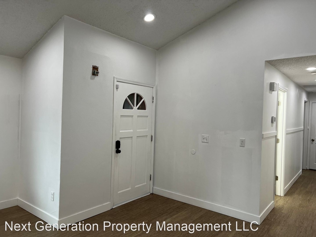 4672 Royal Ave - Photo 10