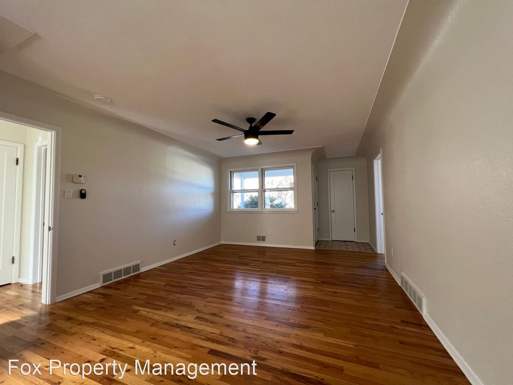 410 Iris Avenue - Photo 2