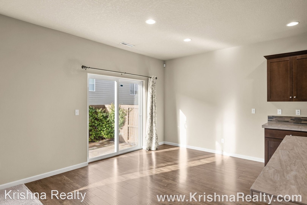 7191 Nw 167th Avenue - Photo 5