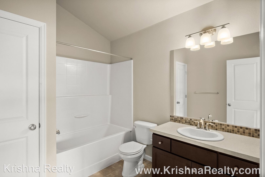 7191 Nw 167th Avenue - Photo 24