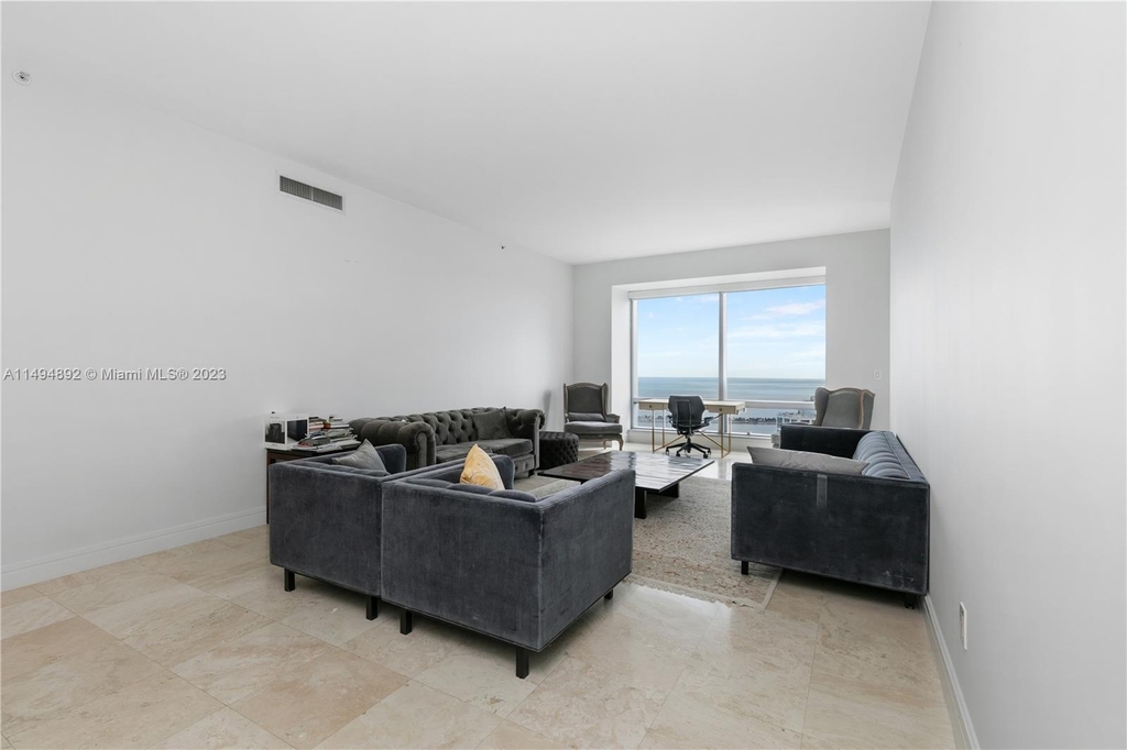 1425 Brickell Ave - Photo 14