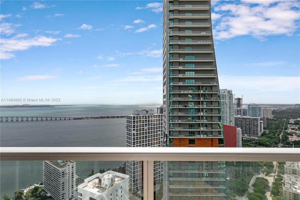 1425 Brickell Ave - Photo 17