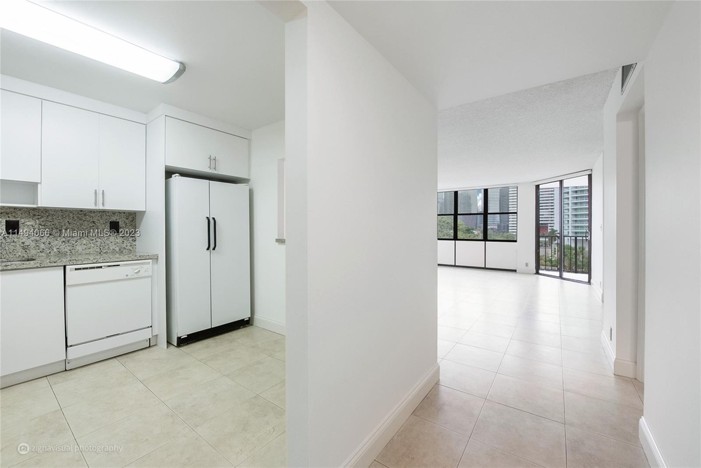 1901 Brickell Ave - Photo 2