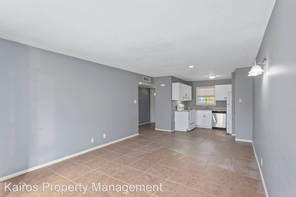 155 East Parkway - Photo 2