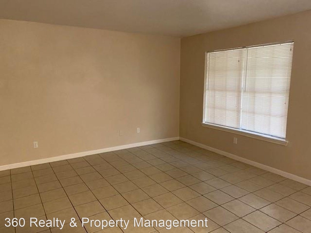 3206 S Lobit Drive - Photo 2