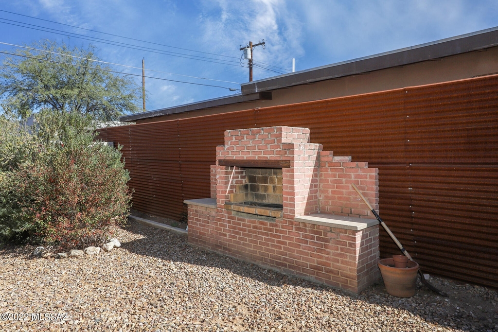 2615 E 6th Street - Photo 24