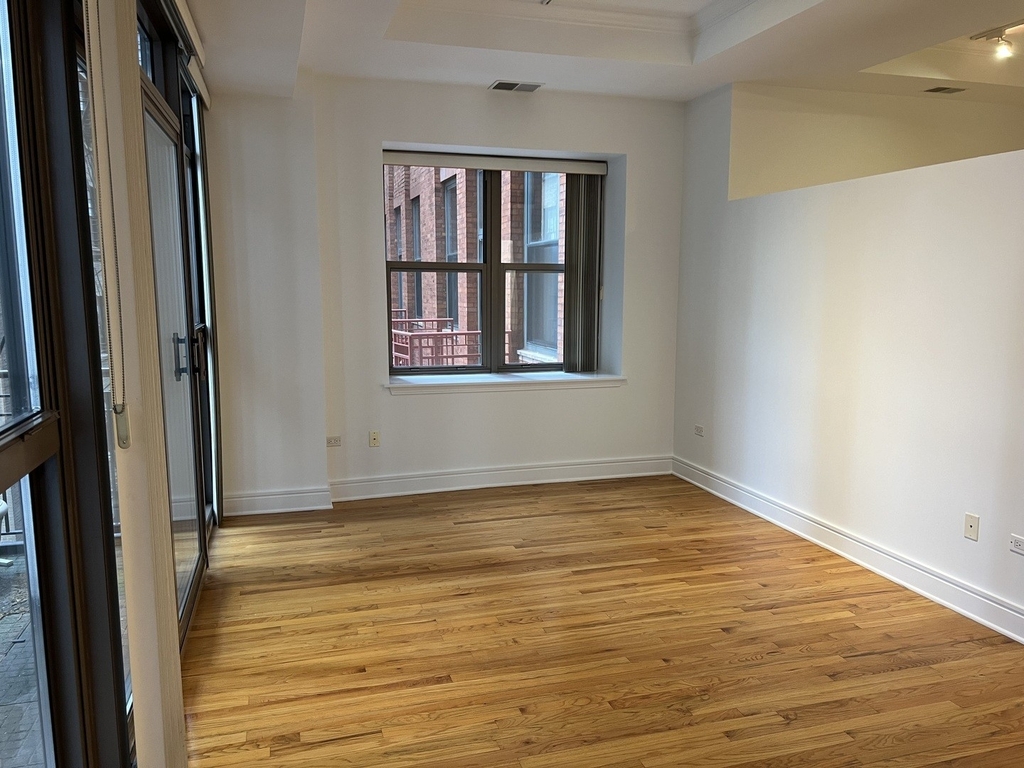 212 W Washington Street - Photo 3