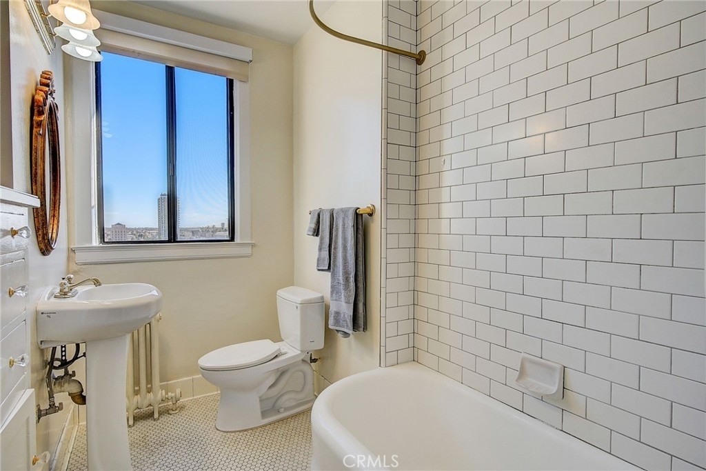 315 W 3rd Street - Photo 23