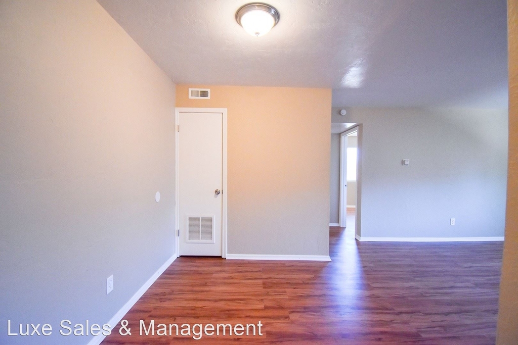 6030 Nw Expressway Unit C - Photo 2