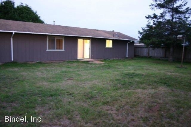 2440 Thiel Ave - Photo 1