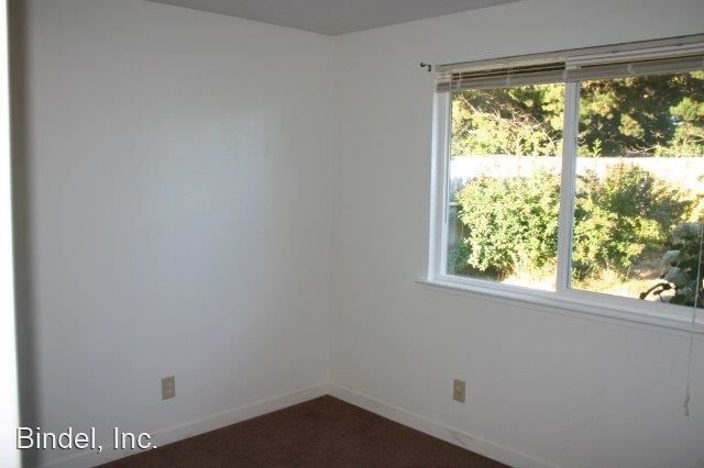 2440 Thiel Ave - Photo 12