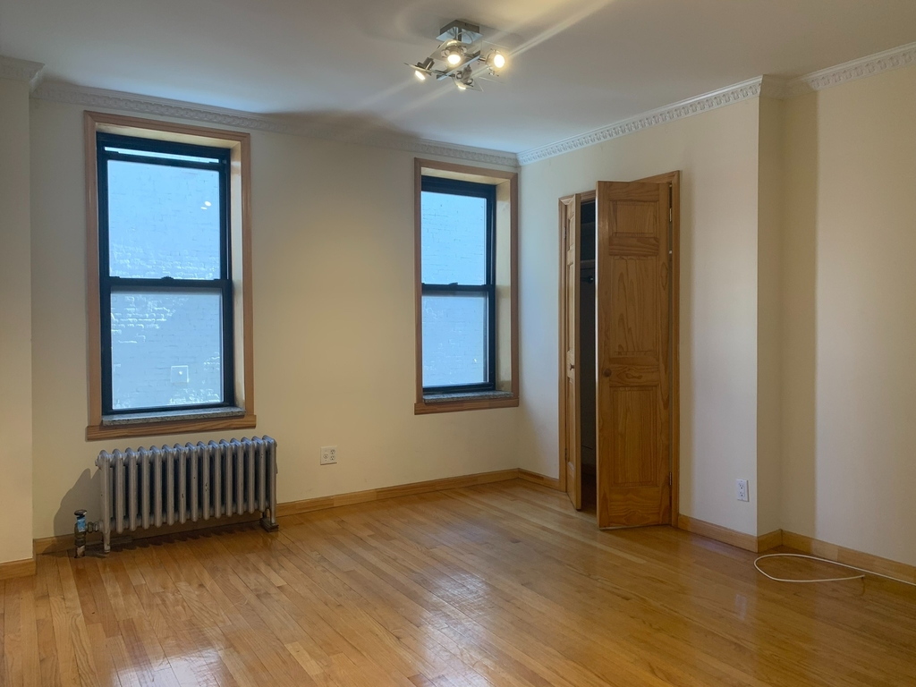 400 East 12th Street - Photo 3