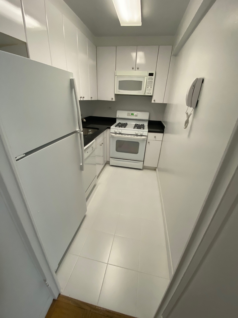 East 63rd Street - Photo 3