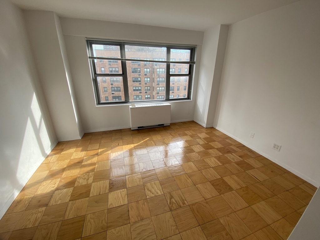 East 63rd Street - Photo 7