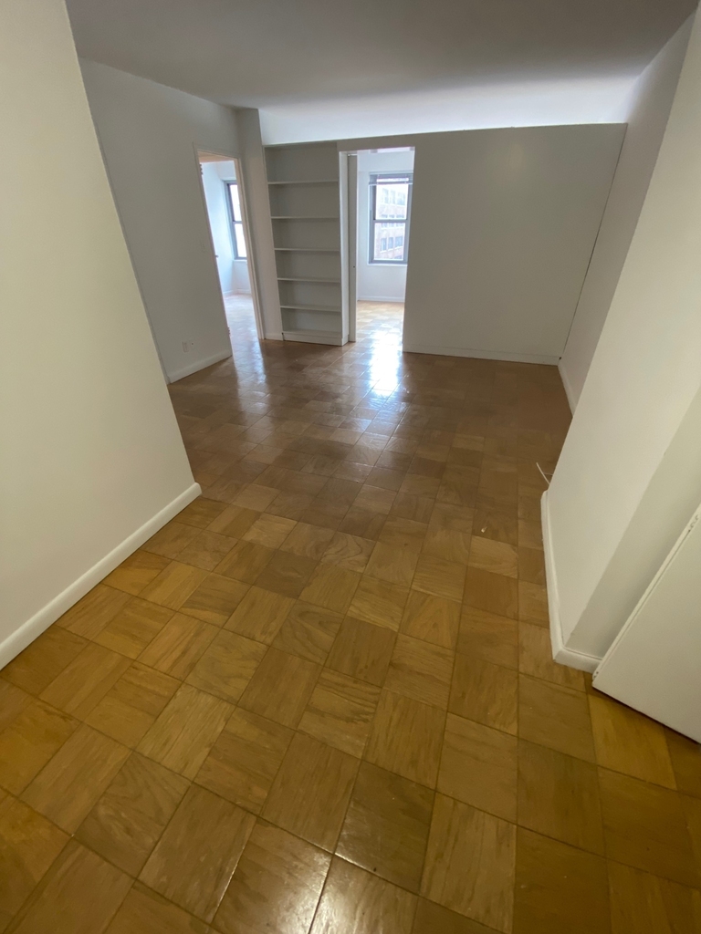 East 63rd Street - Photo 6