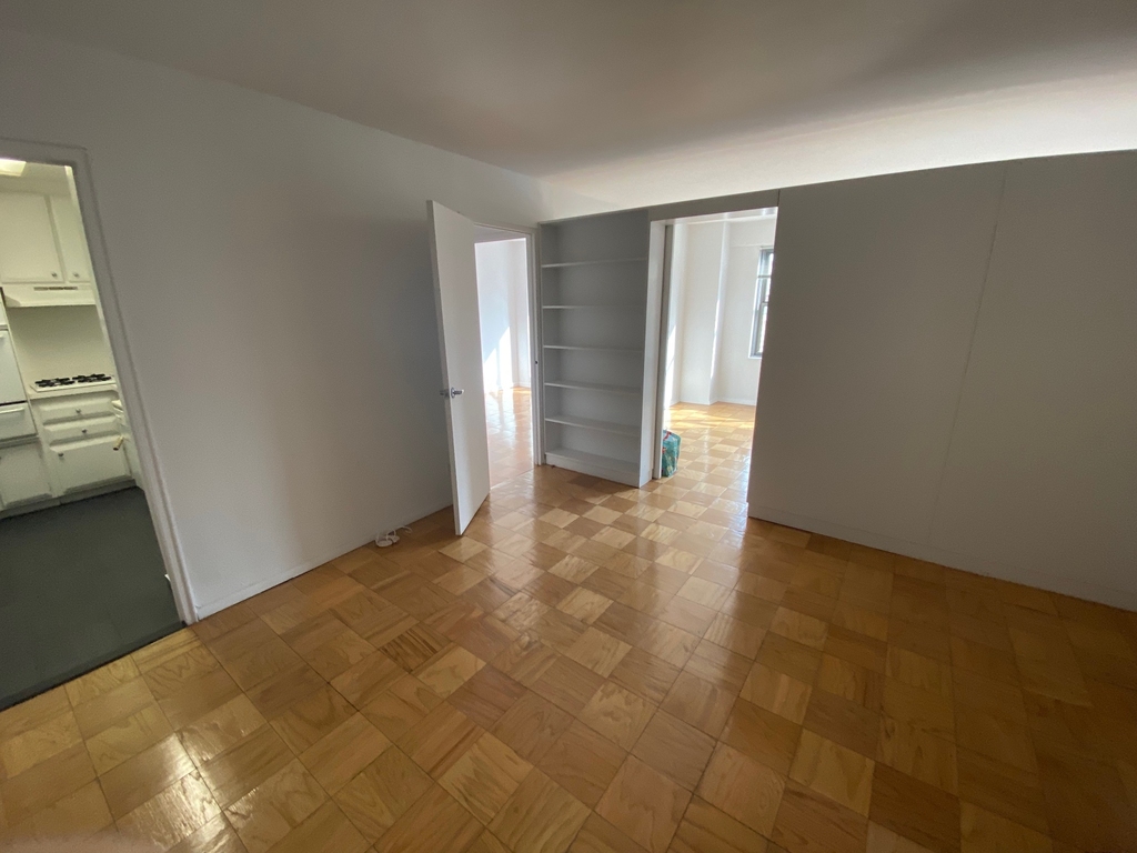 East 63rd Street - Photo 0
