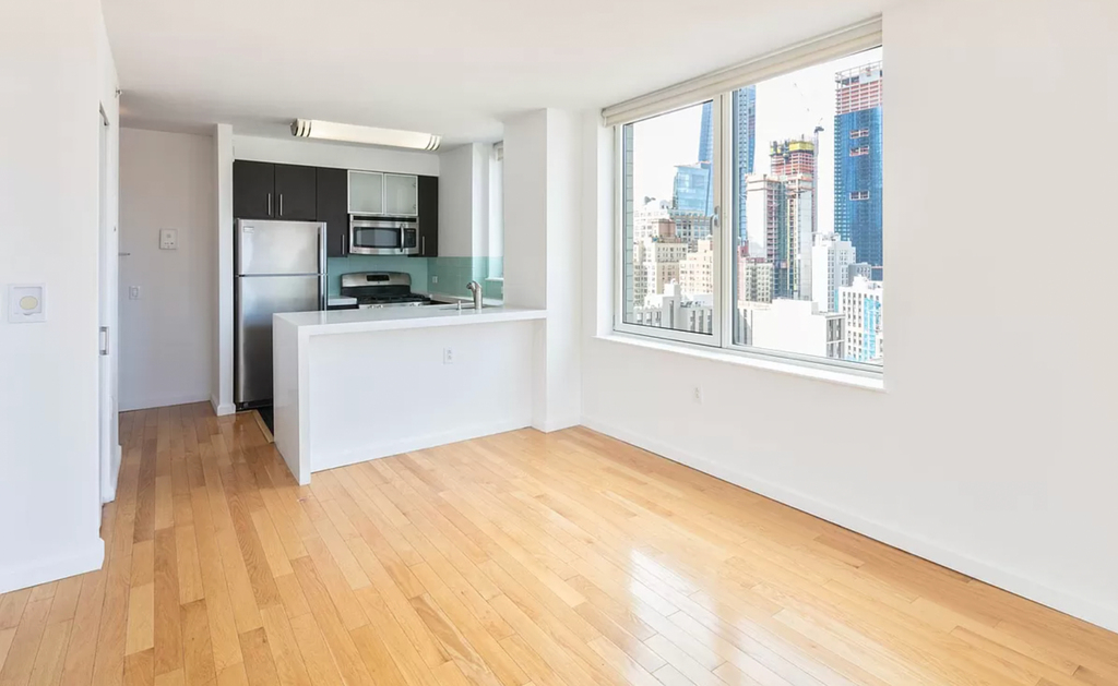 West 37th Street - Photo 1