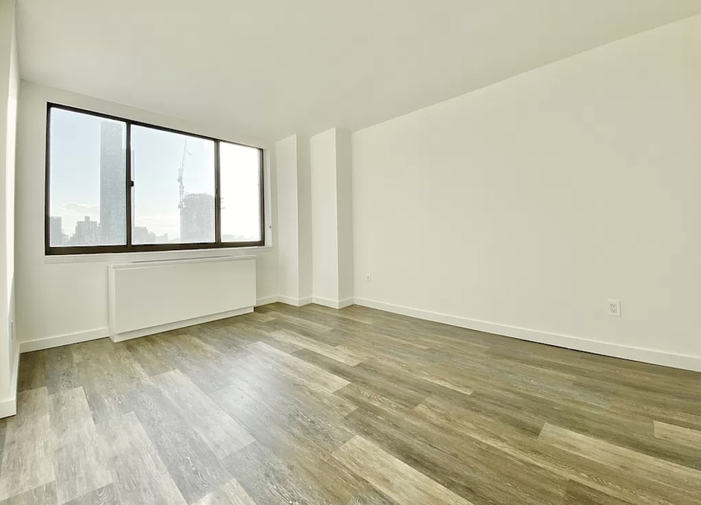 110 Horatio Street - Photo 1
