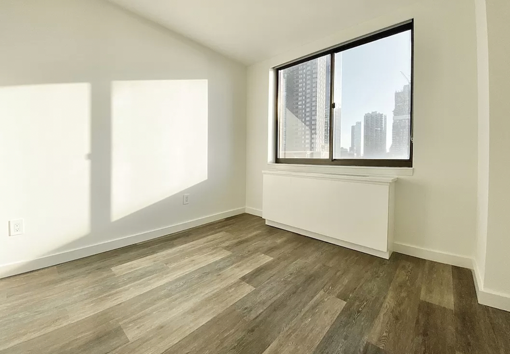 110 Horatio Street - Photo 2