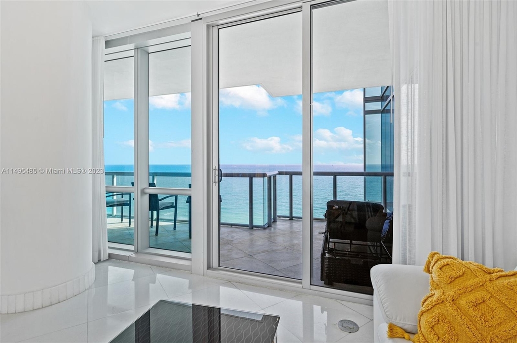 17121 Collins Ave - Photo 3