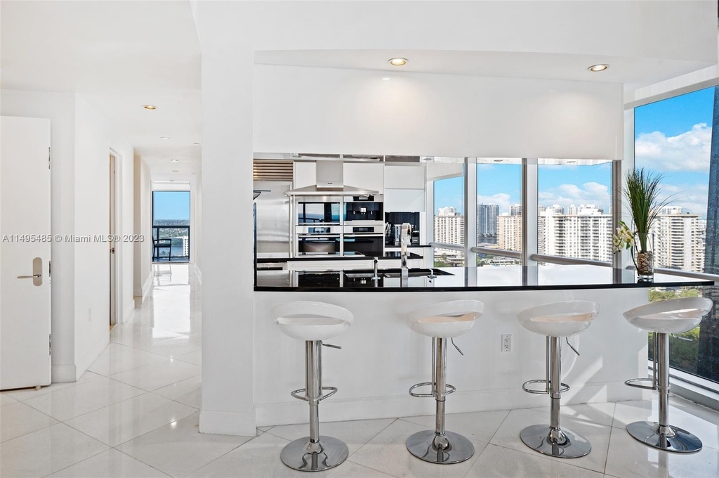 17121 Collins Ave - Photo 8