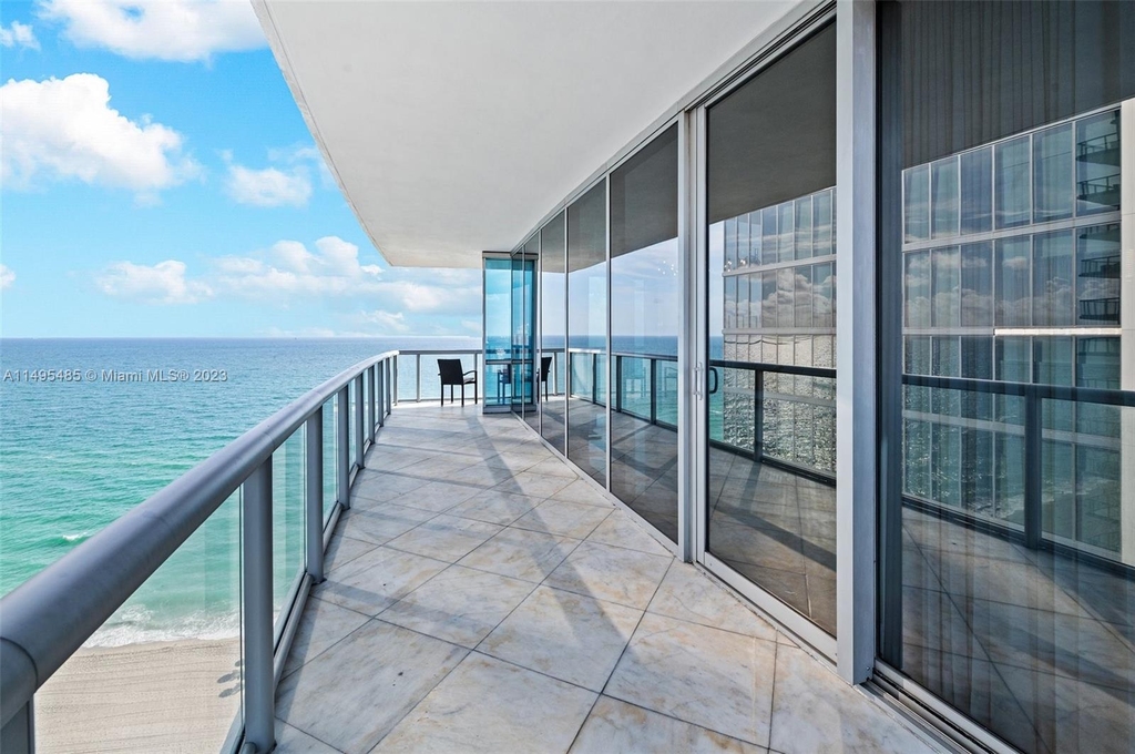 17121 Collins Ave - Photo 4