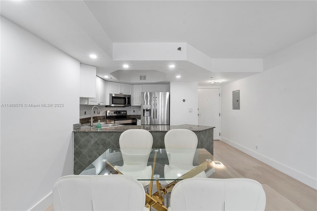 8911 Collins Ave - Photo 27