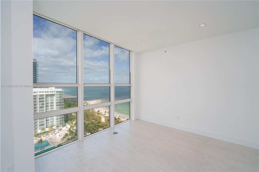 10225 Collins Ave - Photo 17