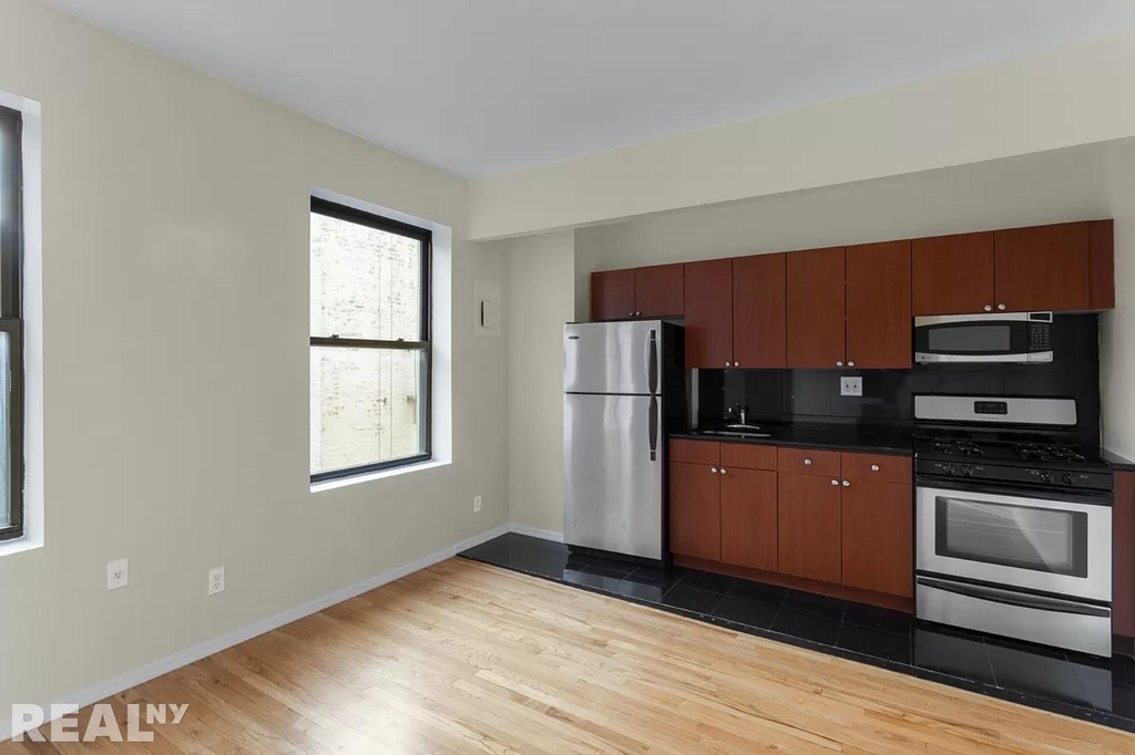 201-205 West 11th Street - Photo 1