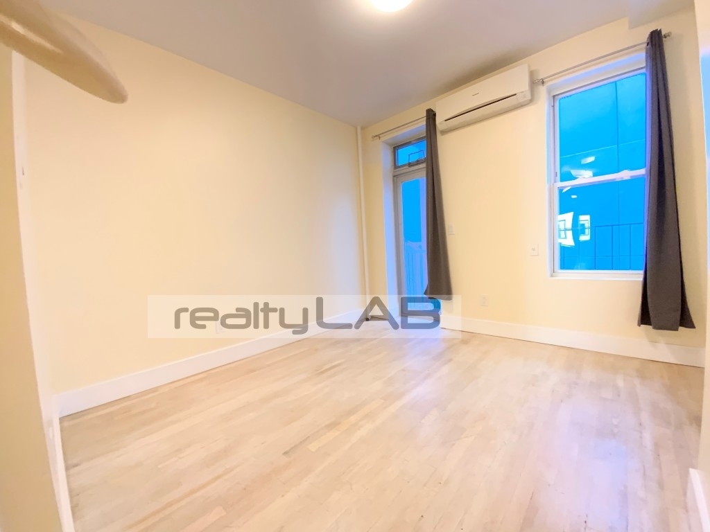 567 Vanderbilt Avenue - Photo 2