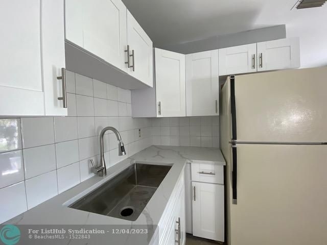 3251 Nw 18th Pl - Photo 4