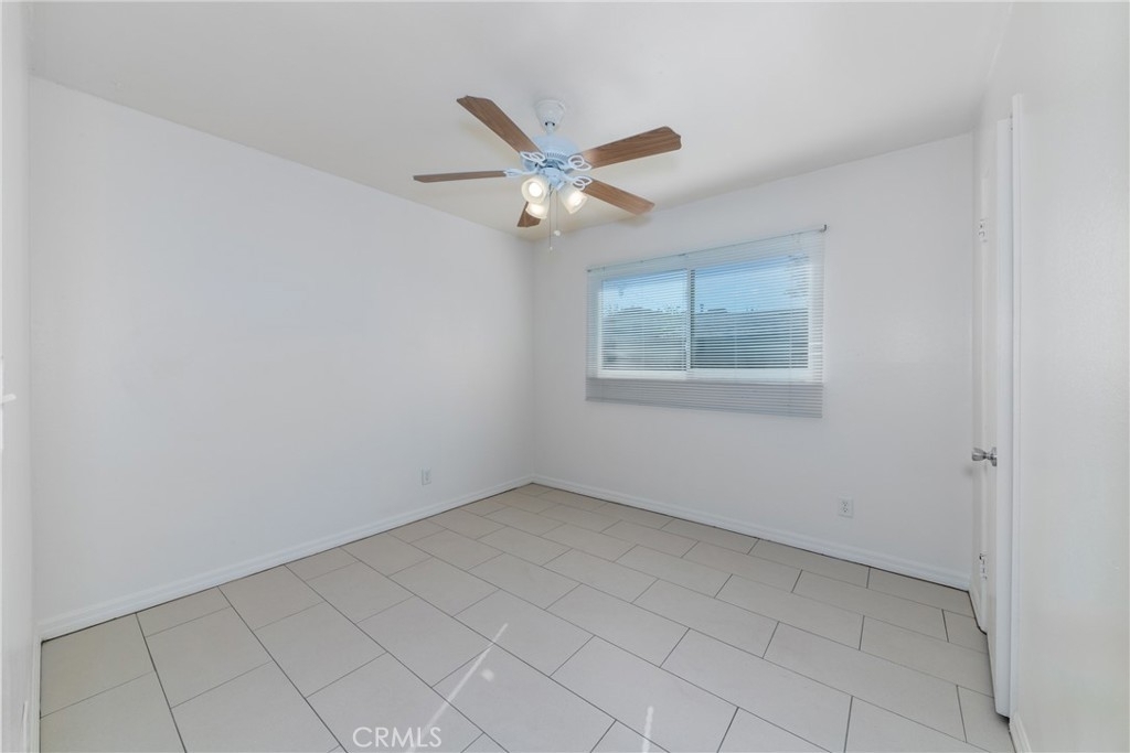 1495 N Blythe Avenue - Photo 13