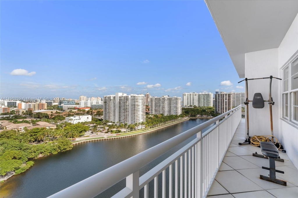 18081 Biscayne Blvd - Photo 16