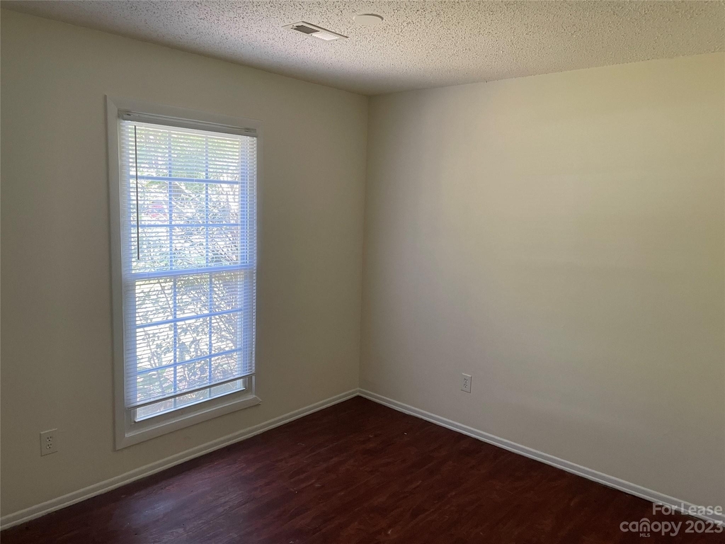 6341 Round Hill Road - Photo 6