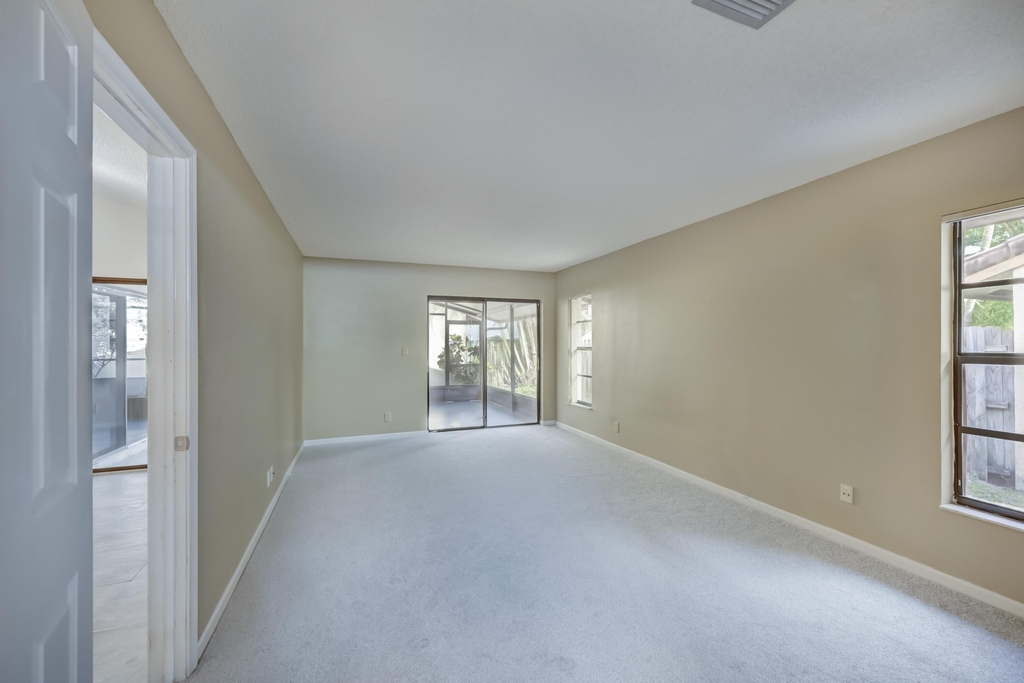 1135 Nw 22nd Avenue - Photo 12