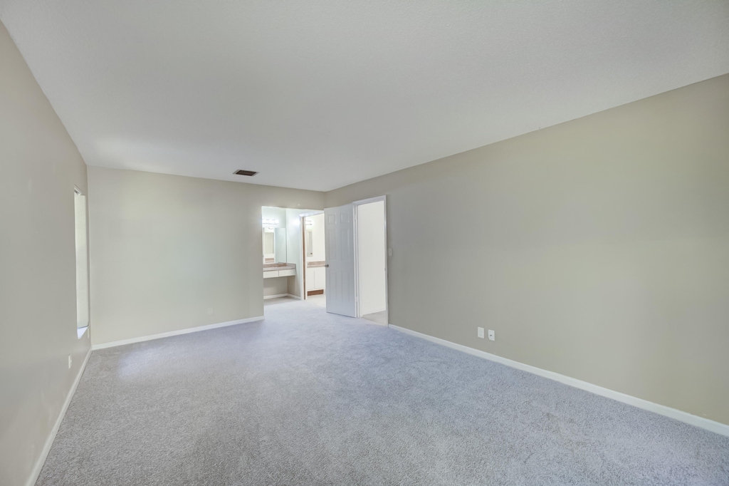 1135 Nw 22nd Avenue - Photo 11
