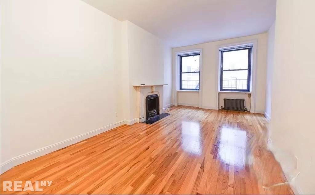 126 East 24th Street - Photo 1