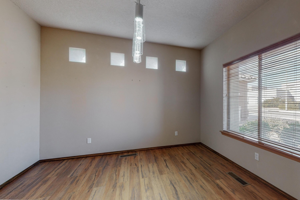 4404 Red Tail Court - Photo 2