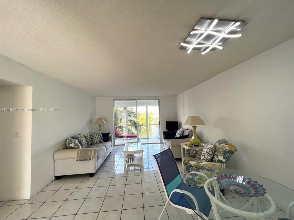 3030 Marcos Dr - Photo 4