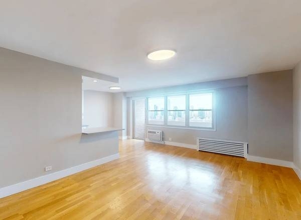 Harrison Street  - Photo 1