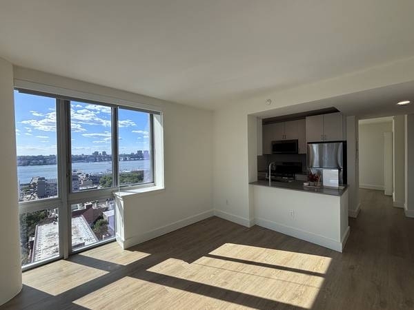 West 52nd Street  - Photo 5