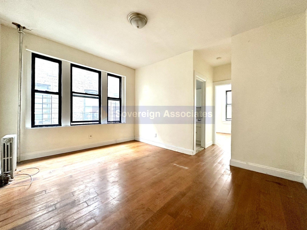 87 Post Avenue - Photo 1