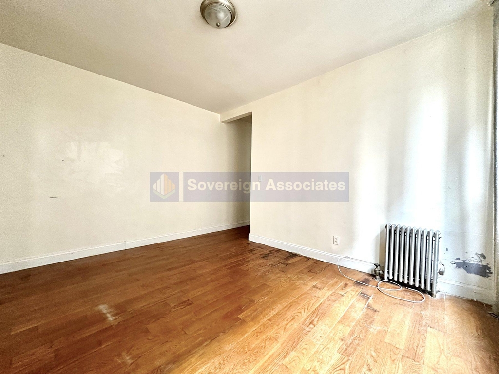 87 Post Avenue - Photo 2