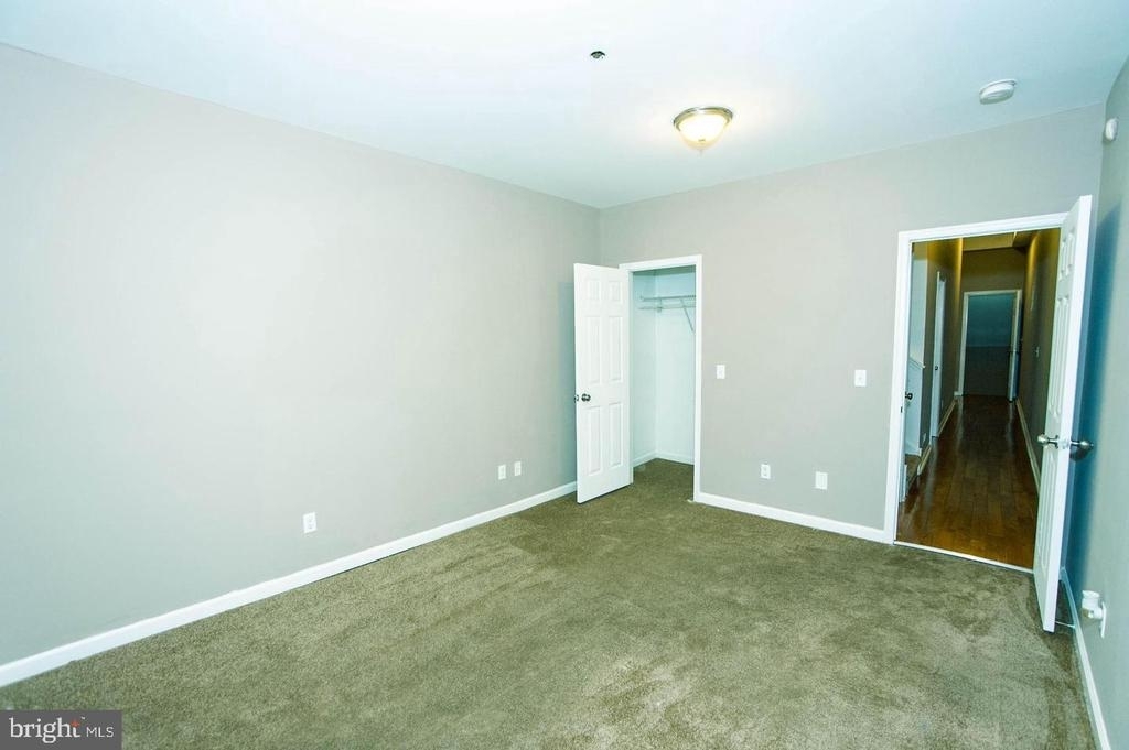 2305 N Park Ave - Photo 3