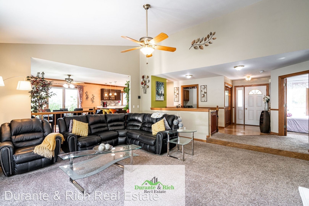 6429 N Sunny Point Road - Photo 4