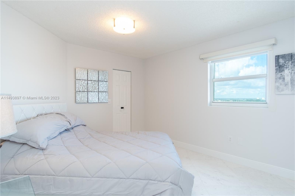 6301 Collins Ave - Photo 32