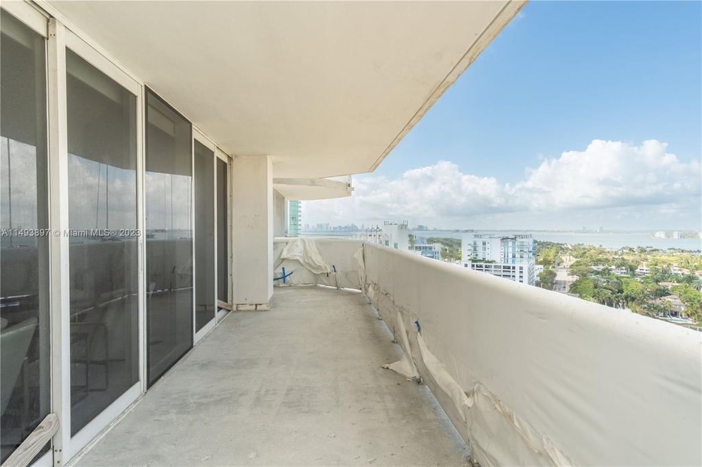 6301 Collins Ave - Photo 40